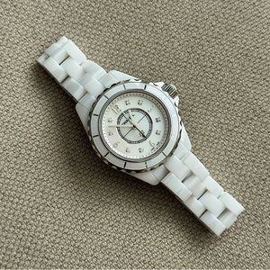 🖤CHANEL🖤J12 Diamond and White Ceramic Quartz 29mm Watch H2685